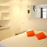 Palais Royal Paris, Rue D\'Argenteuil VII