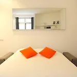 Palais Royal Paris, Rue D\'Argenteuil VII