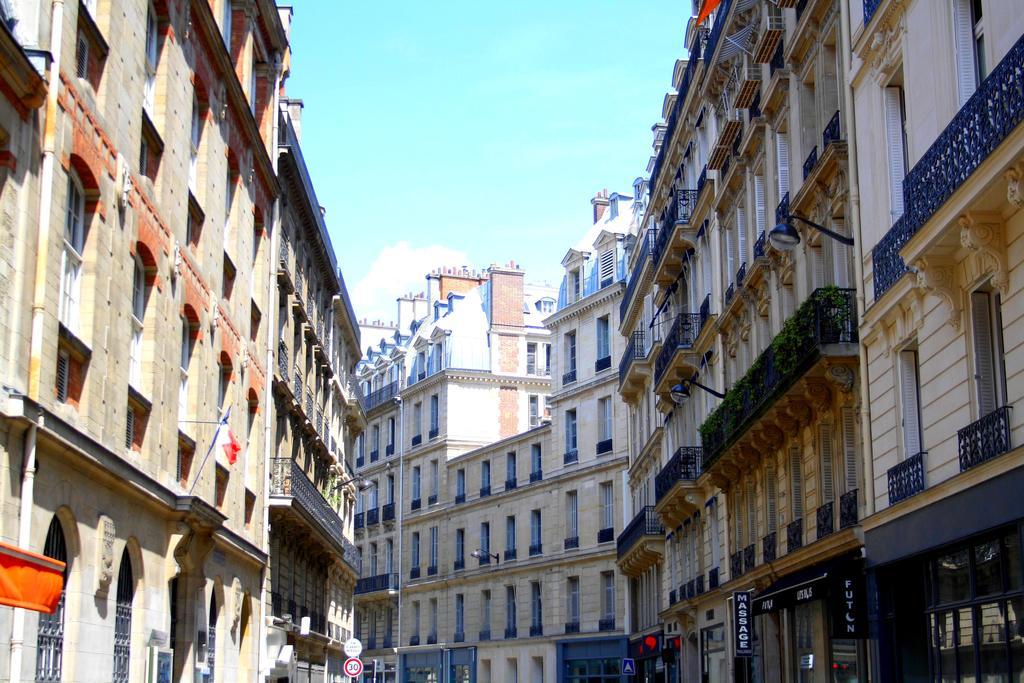 Palais Royal Paris, Rue D'argenteuil Vii