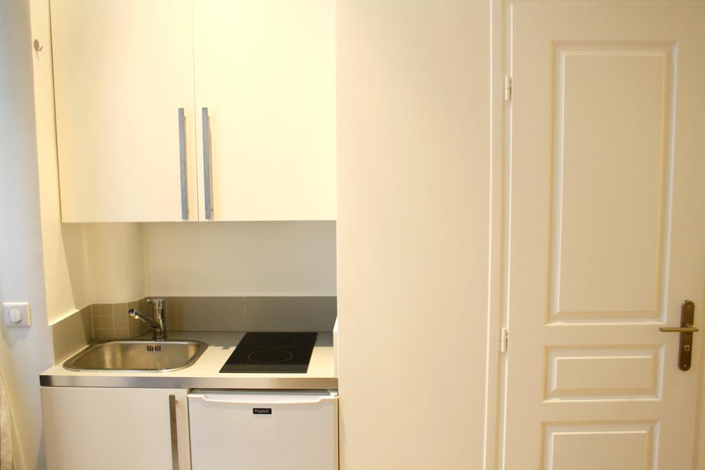 Apartment Palais Royal Paris, Rue D'argenteuil Vii